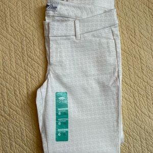 NWT Old Navy Pixie Stretch Pants